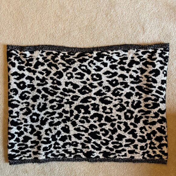 Rebecca Taylor Matching Leopard Print Beanie and Infinity Scarf - Picture 3 of 4